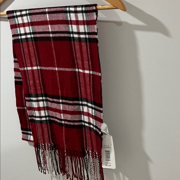 NWT Plaid Scarf Unisex Red Scarf, Tartan Fringe Cozy Winter - Picture 3 of 5